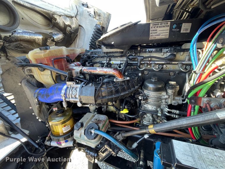 image for item ID9548 2014 Freightliner Cascadia  semi truck