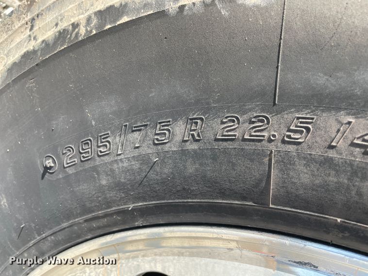 image for item ID9548 2014 Freightliner Cascadia  semi truck