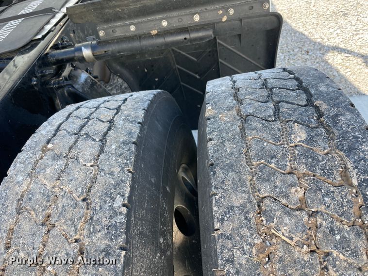 image for item ID9548 2014 Freightliner Cascadia  semi truck