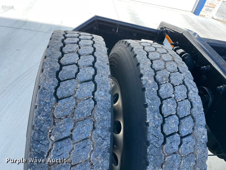 image for item ID9548 2014 Freightliner Cascadia  semi truck