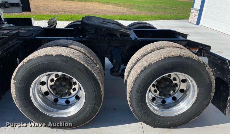 image for item ID9548 2014 Freightliner Cascadia  semi truck