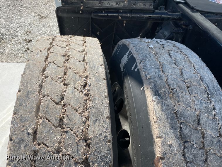 image for item ID9548 2014 Freightliner Cascadia  semi truck