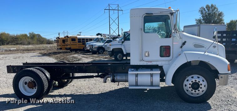 image for item ID9560 2000 Kenworth T300  semi truck