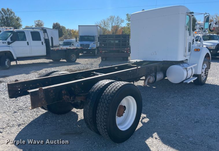 image for item ID9560 2000 Kenworth T300  semi truck