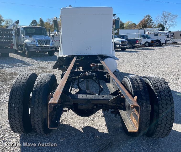 image for item ID9560 2000 Kenworth T300  semi truck