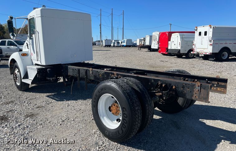 image for item ID9560 2000 Kenworth T300  semi truck