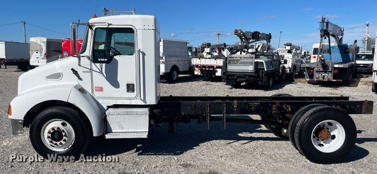 image for item ID9560 2000 Kenworth T300  semi truck