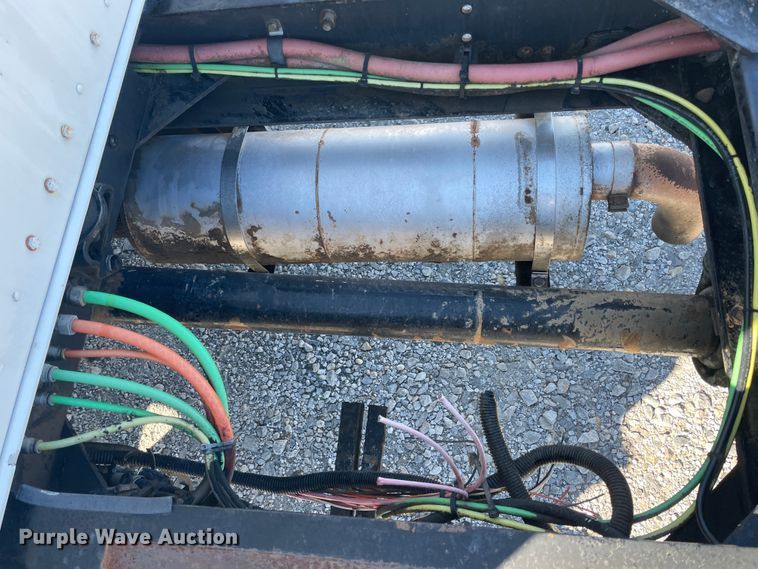 image for item ID9560 2000 Kenworth T300  semi truck