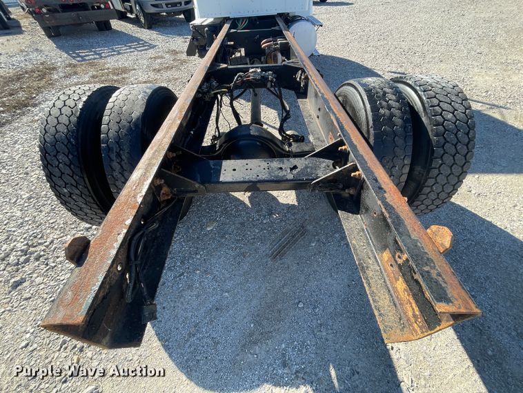 image for item ID9560 2000 Kenworth T300  semi truck