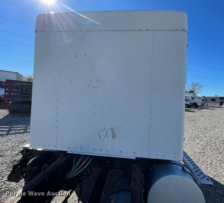 image for item ID9560 2000 Kenworth T300  semi truck