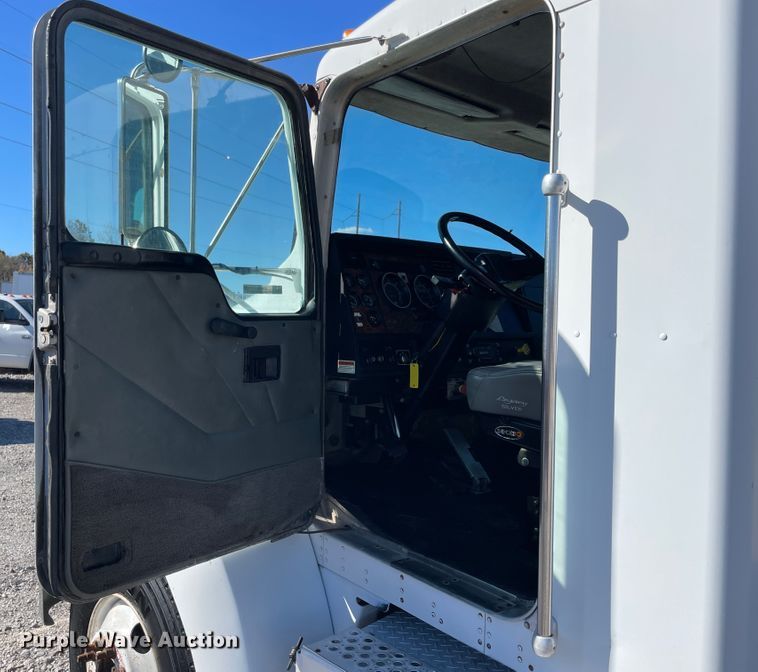 image for item ID9560 2000 Kenworth T300  semi truck