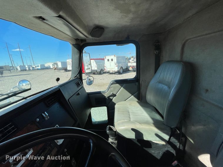 image for item ID9560 2000 Kenworth T300  semi truck