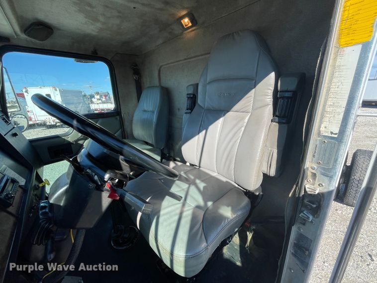 image for item ID9560 2000 Kenworth T300  semi truck