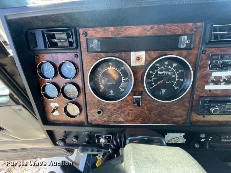 image for item ID9560 2000 Kenworth T300  semi truck