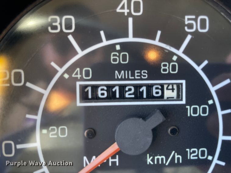 image for item ID9560 2000 Kenworth T300  semi truck