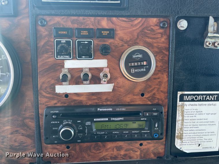 image for item ID9560 2000 Kenworth T300  semi truck