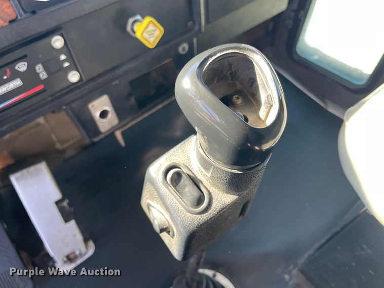 image for item ID9560 2000 Kenworth T300  semi truck