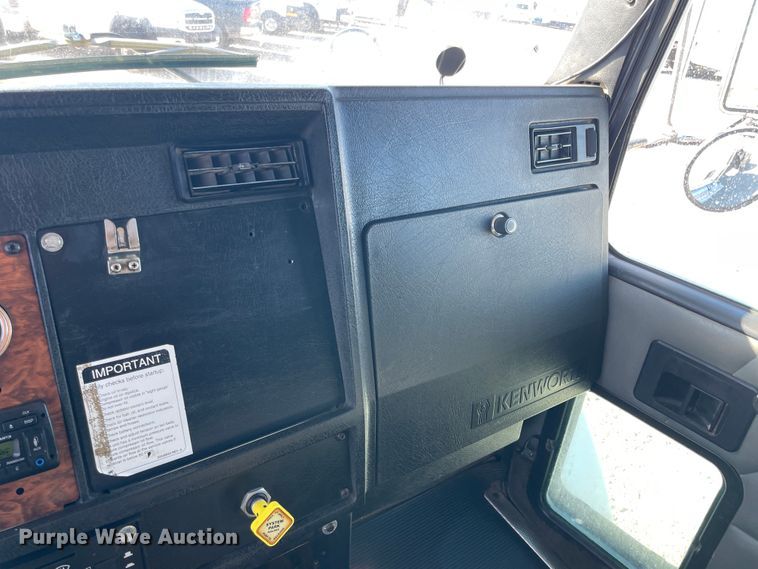 image for item ID9560 2000 Kenworth T300  semi truck