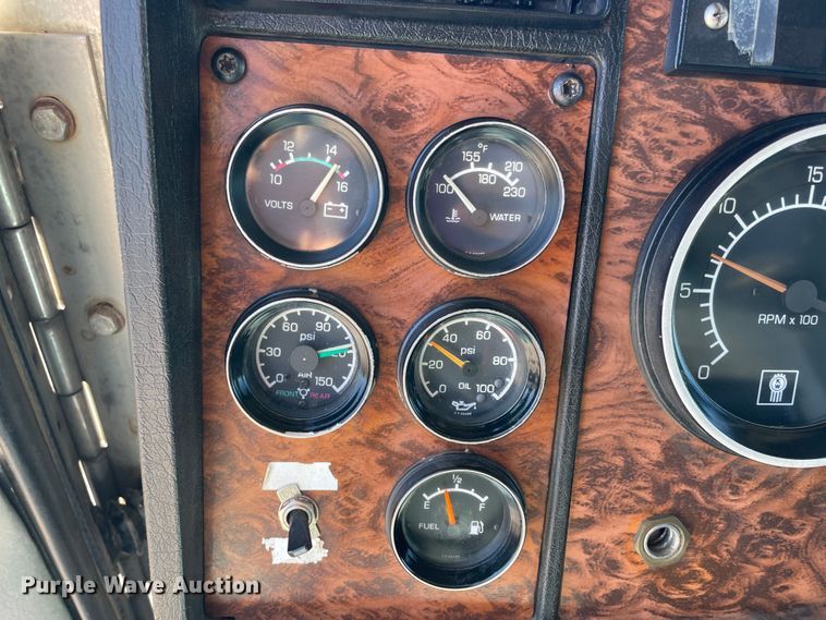 image for item ID9560 2000 Kenworth T300  semi truck