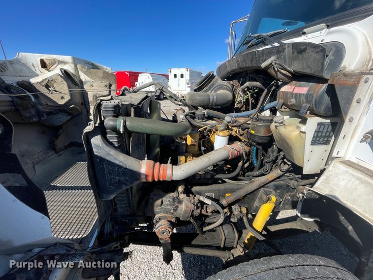 image for item ID9560 2000 Kenworth T300  semi truck