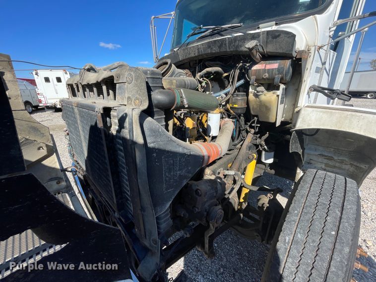 image for item ID9560 2000 Kenworth T300  semi truck