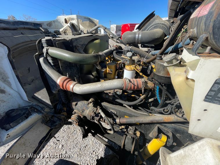 image for item ID9560 2000 Kenworth T300  semi truck