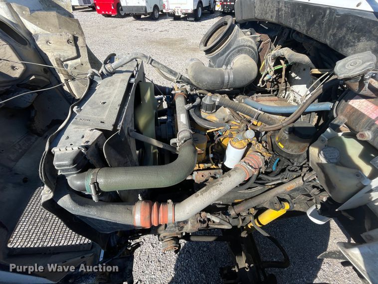 image for item ID9560 2000 Kenworth T300  semi truck