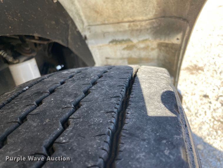 image for item ID9560 2000 Kenworth T300  semi truck