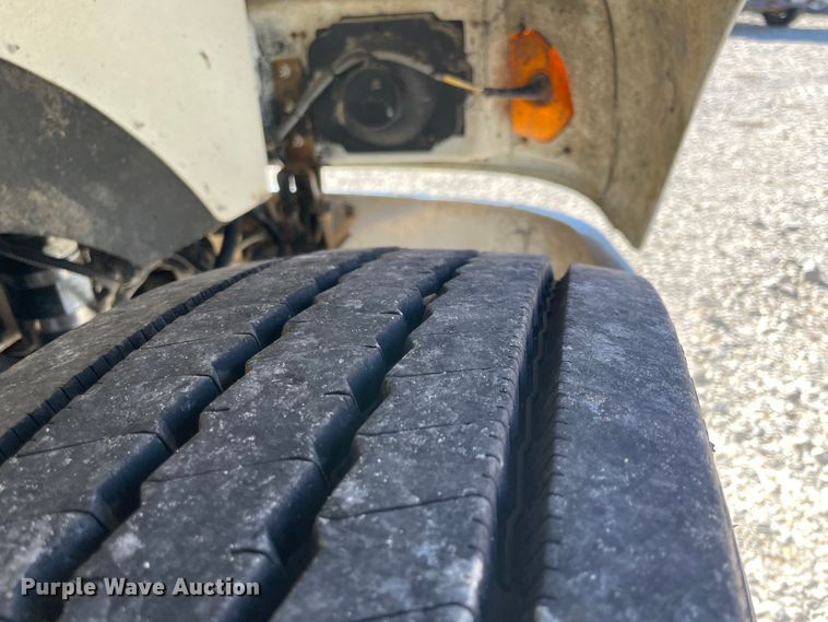 image for item ID9560 2000 Kenworth T300  semi truck