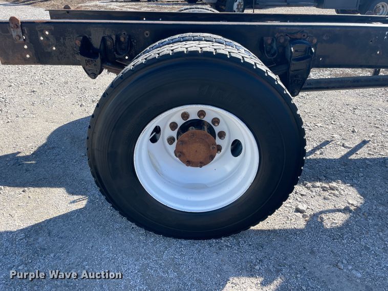 image for item ID9560 2000 Kenworth T300  semi truck