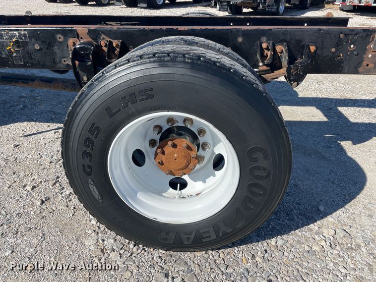 image for item ID9560 2000 Kenworth T300  semi truck