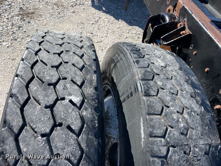 image for item ID9560 2000 Kenworth T300  semi truck