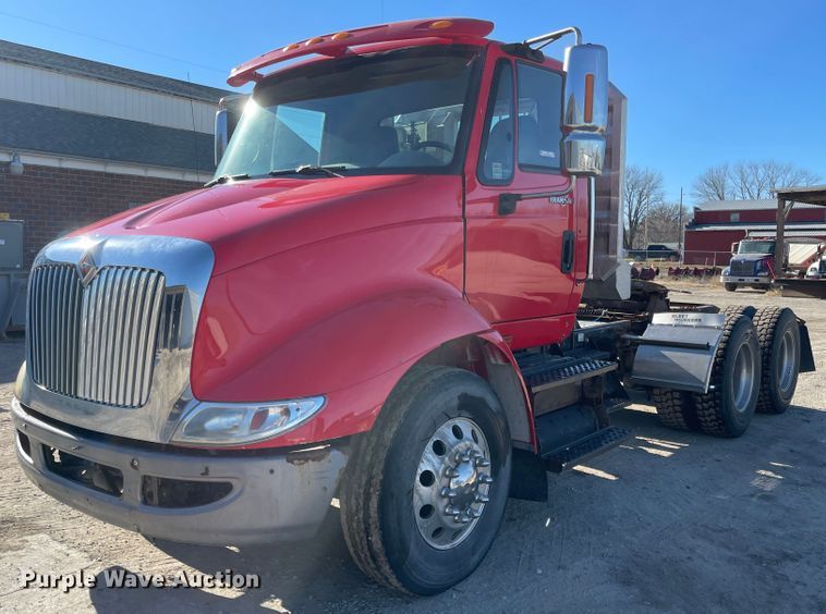 image for item IJ9515 2011 International WorkStar 7600  semi truck