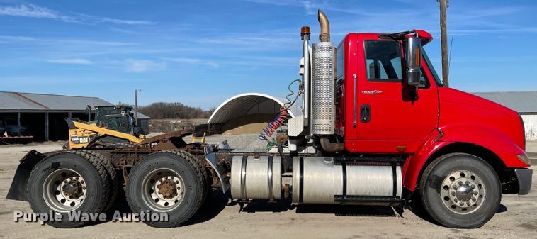 image for item IJ9515 2011 International WorkStar 7600  semi truck