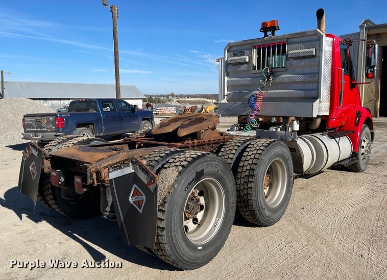 image for item IJ9515 2011 International WorkStar 7600  semi truck