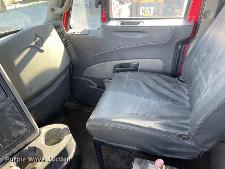 image for item IJ9515 2011 International WorkStar 7600  semi truck