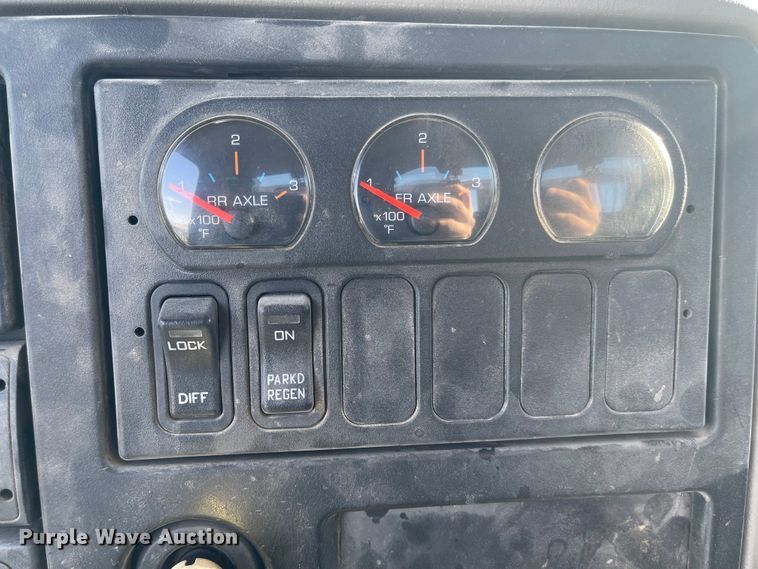 image for item IJ9515 2011 International WorkStar 7600  semi truck