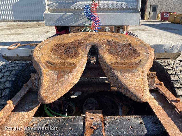 image for item IJ9515 2011 International WorkStar 7600  semi truck