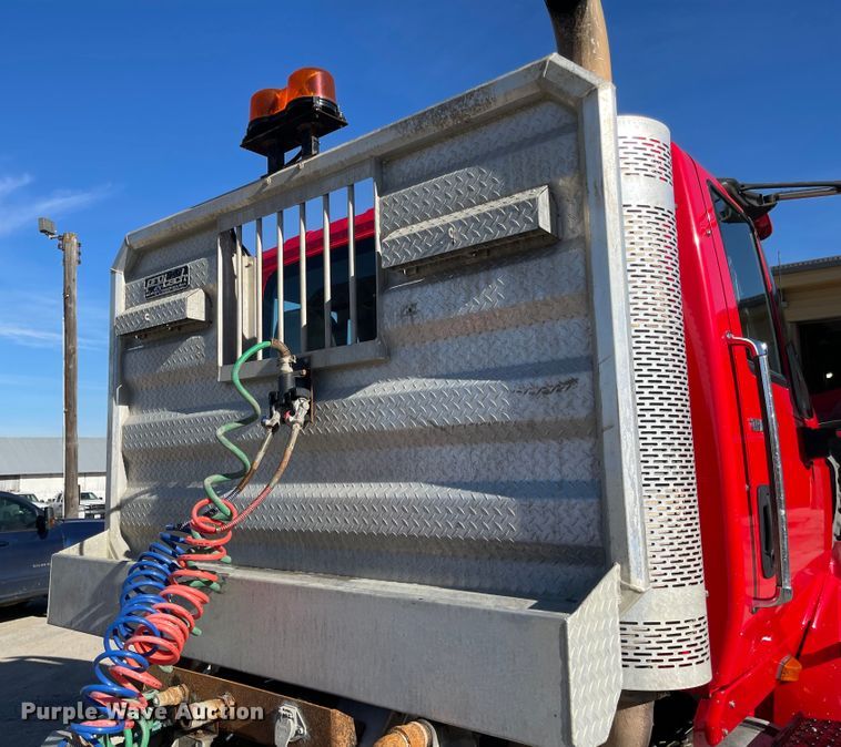 image for item IJ9515 2011 International WorkStar 7600  semi truck