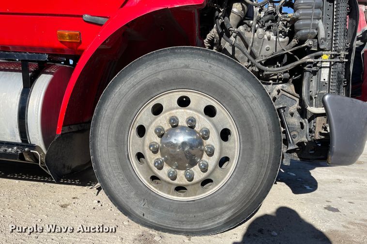 image for item IJ9515 2011 International WorkStar 7600  semi truck