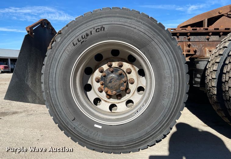 image for item IJ9515 2011 International WorkStar 7600  semi truck