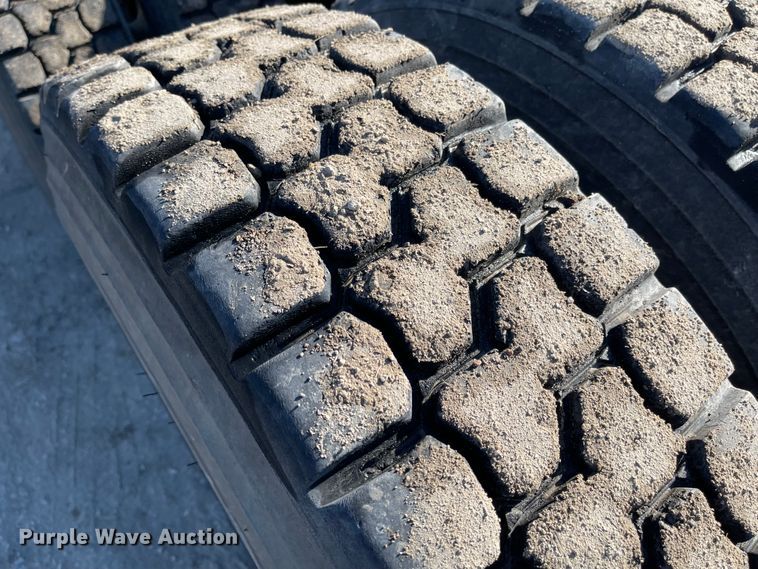 image for item IJ9515 2011 International WorkStar 7600  semi truck