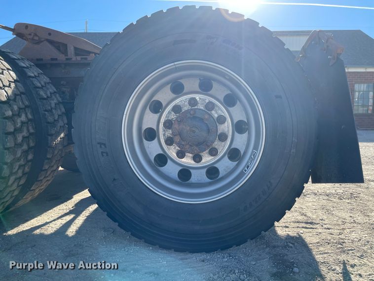 image for item IJ9515 2011 International WorkStar 7600  semi truck