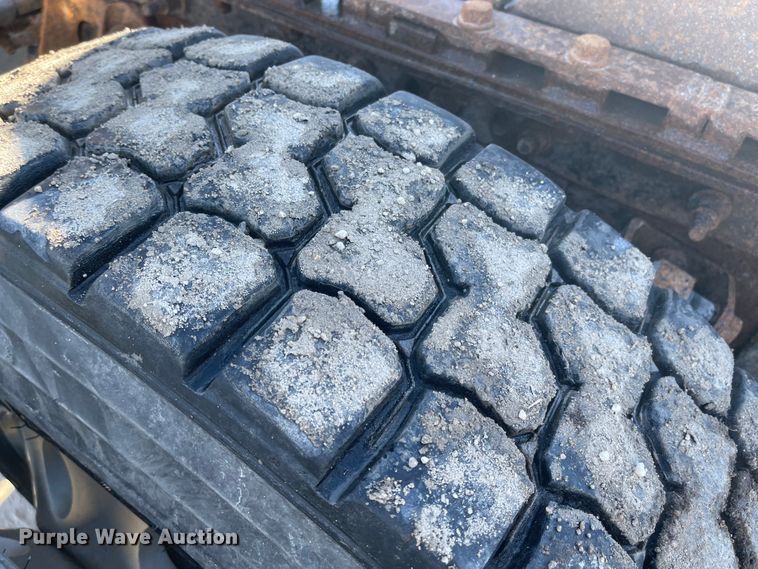 image for item IJ9515 2011 International WorkStar 7600  semi truck