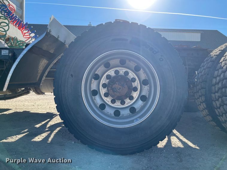 image for item IJ9515 2011 International WorkStar 7600  semi truck