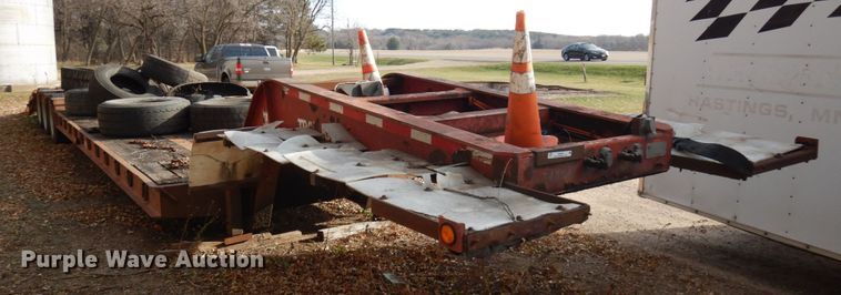 image for item IO9538 2001 Trail King TK80RG-483  equipment trailer