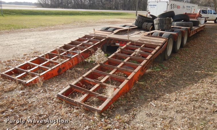 image for item IO9538 2001 Trail King TK80RG-483  equipment trailer