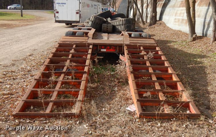 image for item IO9538 2001 Trail King TK80RG-483  equipment trailer