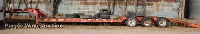 image for item IO9538 2001 Trail King TK80RG-483  equipment trailer