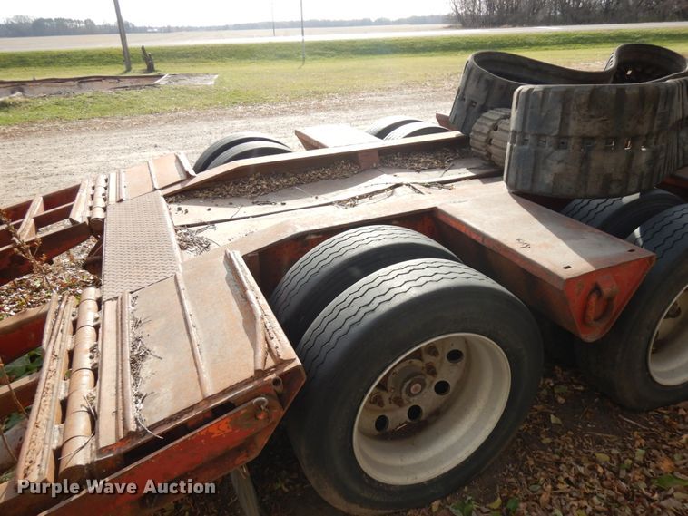 image for item IO9538 2001 Trail King TK80RG-483  equipment trailer